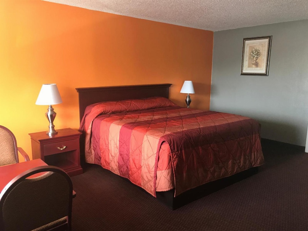 Express Inn Bay City Main image