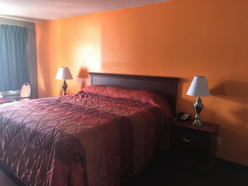 Express Inn Bay City Main image
